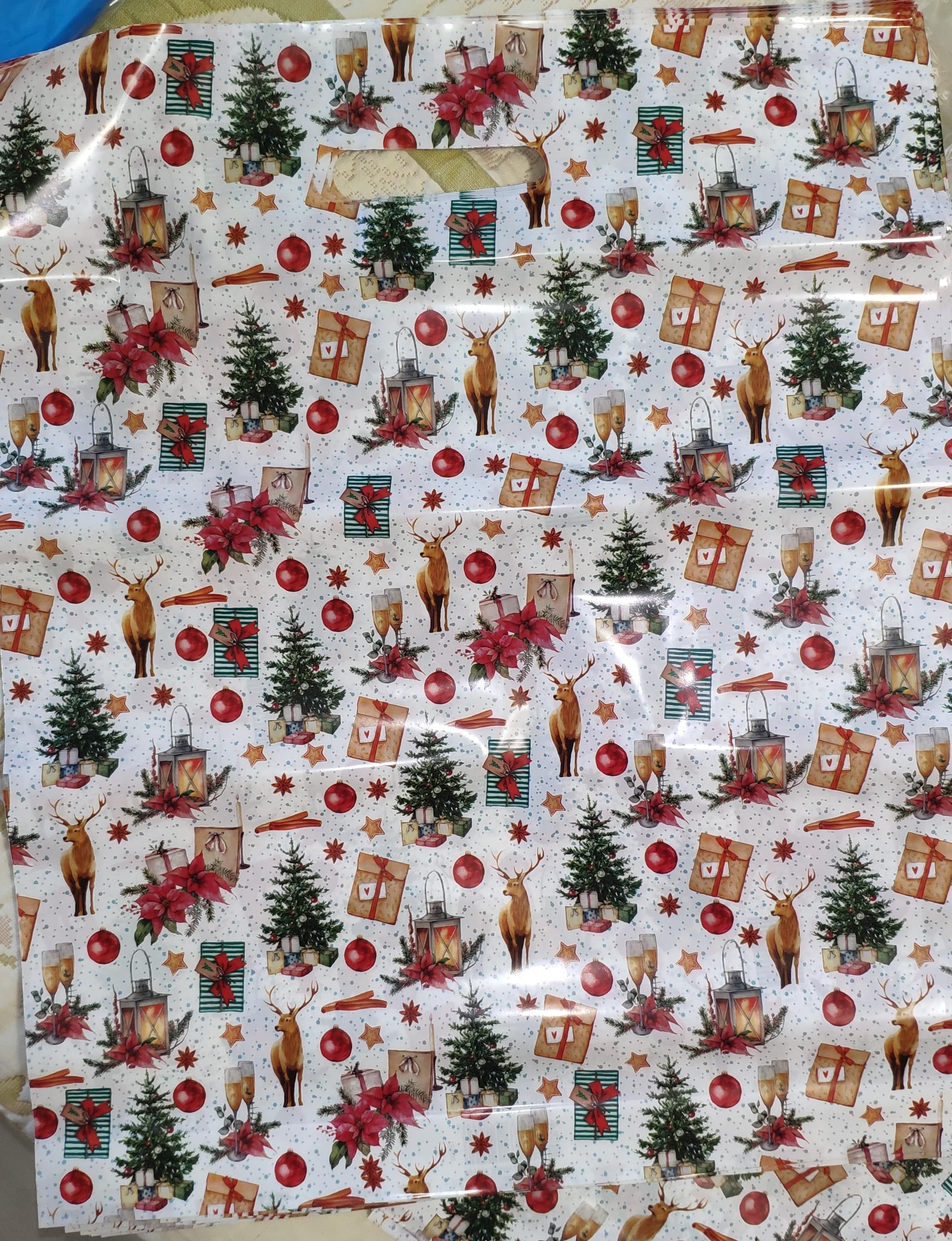 Фотография покупателя товара Пакет подарочный новогодний «Вечеринка», полиэтиленовый с вырубной ручкой, 38×47 см - Фото 9