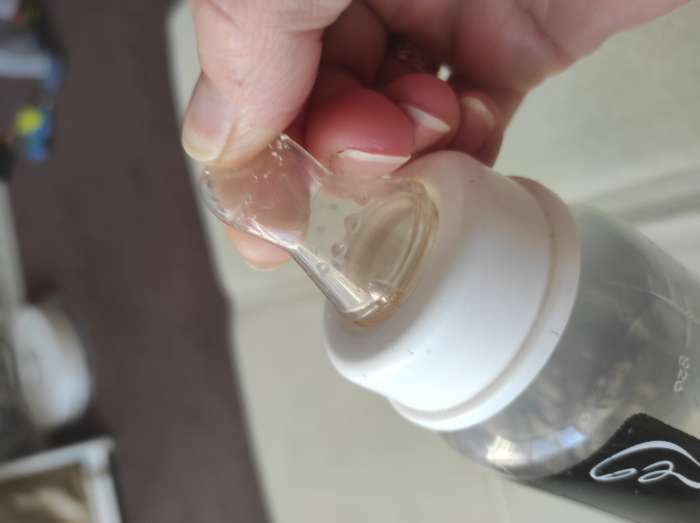 Фотография покупателя товара Бутылочка для кормления «Молоко № 1», классическое горло, с ручками, 250 мл., от 0 мес., цвет чёрный - Фото 14