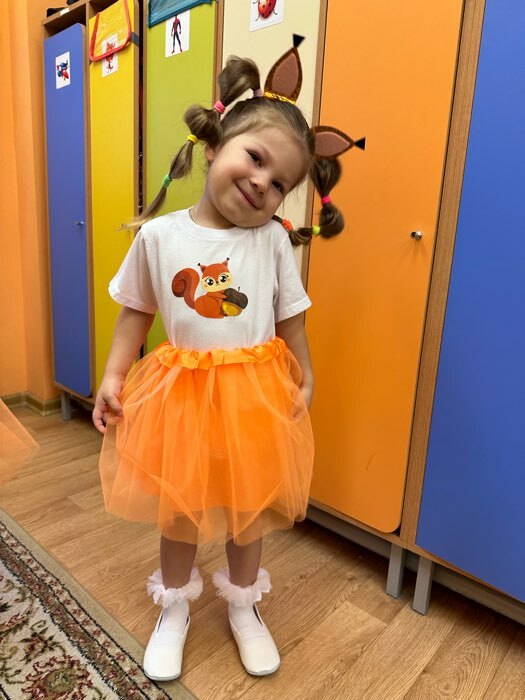 Фотография покупателя товара Карнавальный набор «Белочка»: футболка, юбка, ободок, термонаклейка, рост 98–110 см - Фото 1