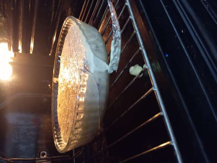 Фотография покупателя товара Форма для запекания и выпечки из жаропрочного стекла круглая Доляна, 2 л - Фото 3