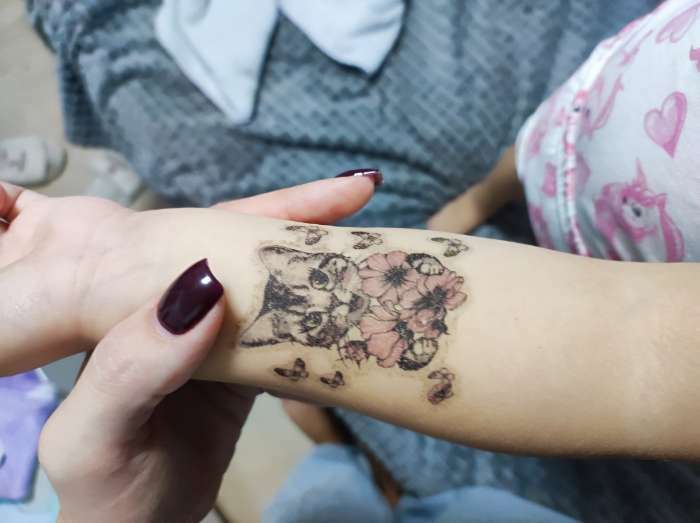 Фотография покупателя товара Татуировка на тело чёрная, цветная "Кошечки с цветами и бабочками" 6х10,5 см