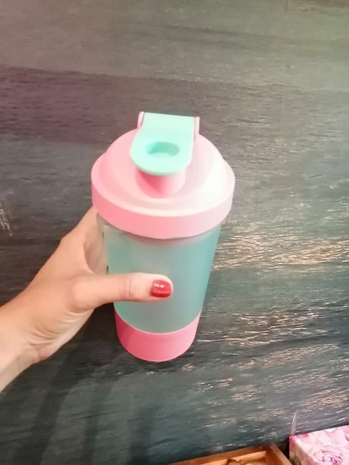 Фотография покупателя товара Шейкер спортивный с чашей под протеин, голубо-розовый, 500 мл
