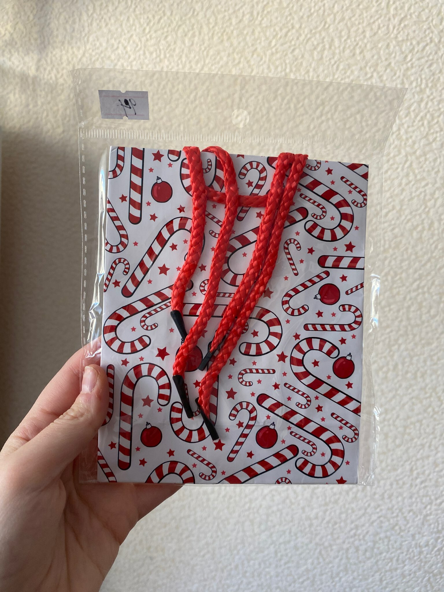 Фотография покупателя товара Пакет подарочный новогодний ламинированный «Звёздные снежинки», S 12×15×5.5 см - Фото 3