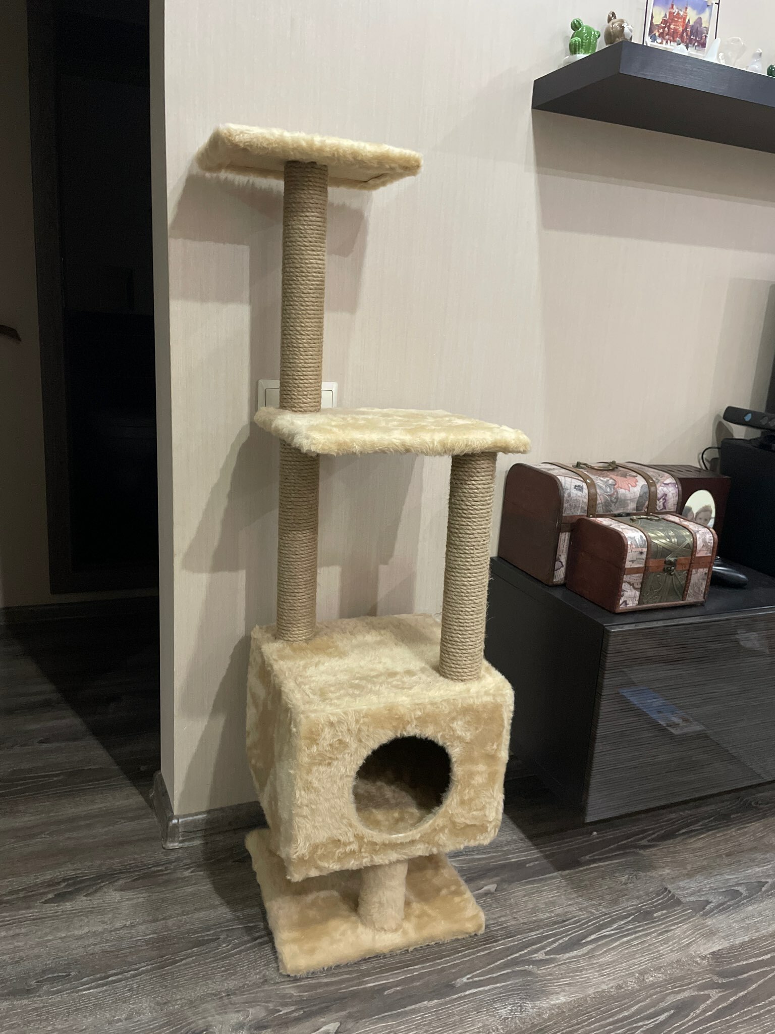 Фотография покупателя товара Комплекс для кошек с когтеточкой, с домиком и 2 полками, 37 х 37 х 120 см, бежевый - Фото 2