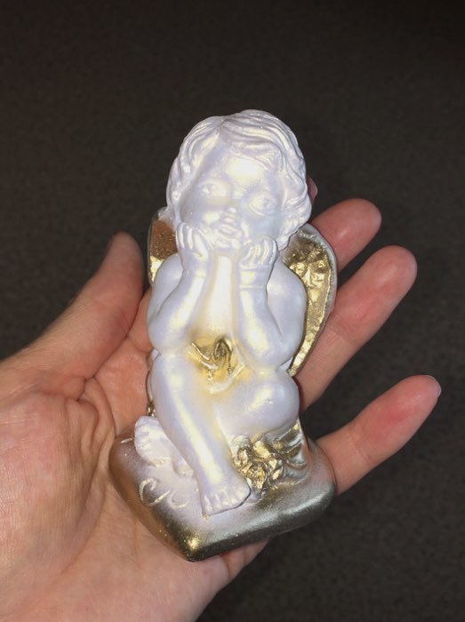 Фотография покупателя товара Статуэтка "Ангел на сердечке", цвет перламутровый, декор золотистый, 9.5 см - Фото 1