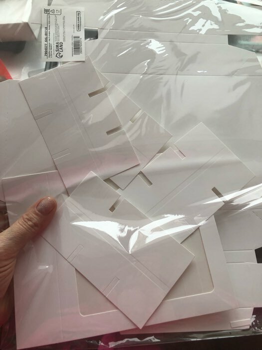 Фотография покупателя товара Коробка складная под 9 конфет, белая, 13,8 х 13,8 х 3,8 см - Фото 27