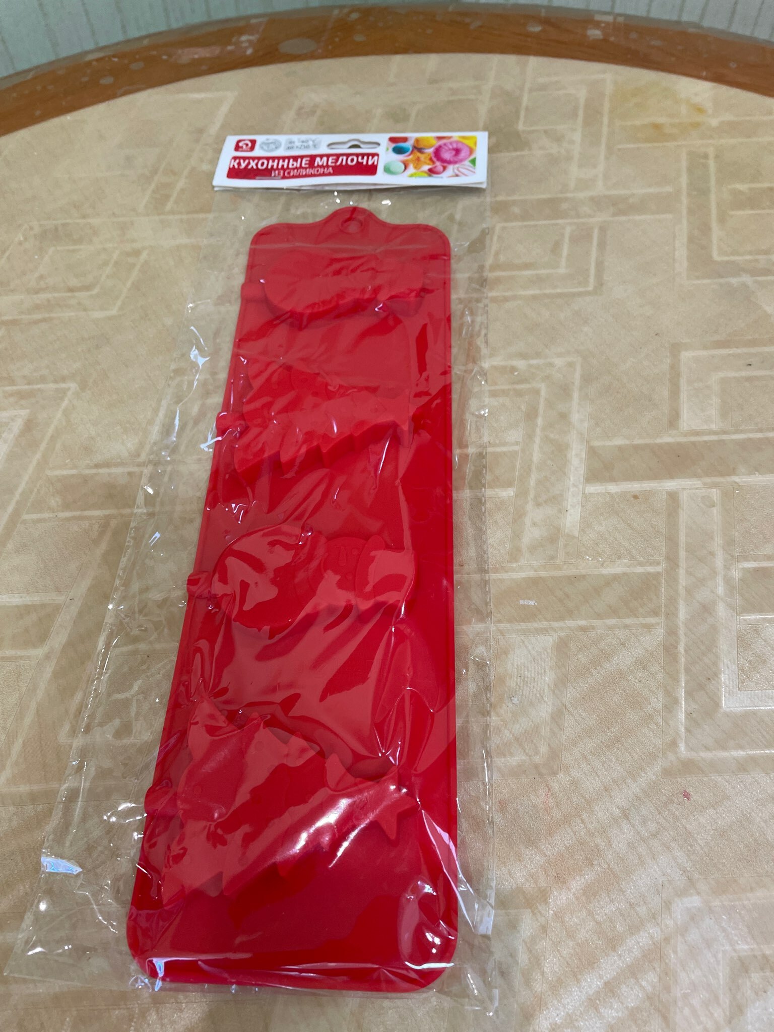 Фотография покупателя товара Форма для украшений Доляна «Новый год», силикон, 31×9 см, 4 ячейки, с палочками, цвет красный - Фото 2