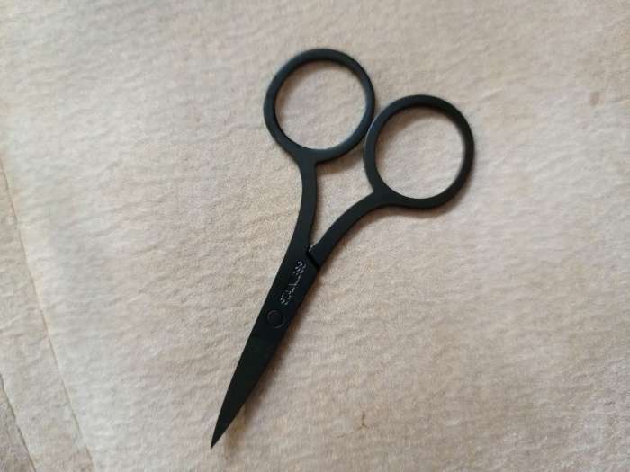 Фотография покупателя товара Ножницы маникюрные, прямые, узкие, 9 см, цвет чёрный