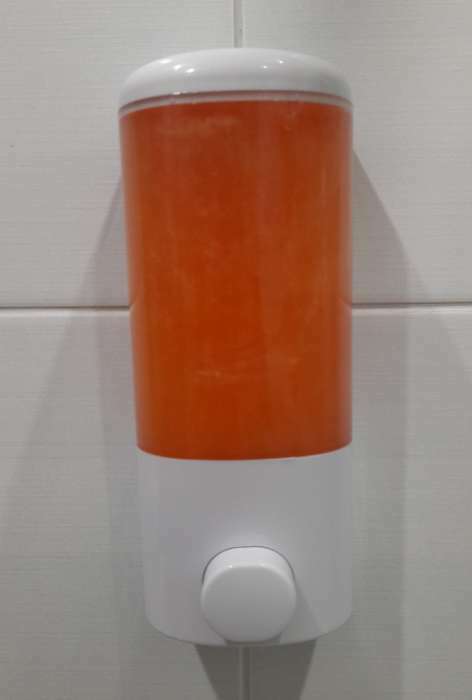 Фотография покупателя товара Диспенсер механический для антисептика и жидкого мыла «Доляна», 500 мл, цвет белый