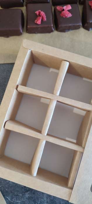 Фотография покупателя товара Коробка складная под 9 конфет, крафт, 13,8 х 13,8 х 3,8 см