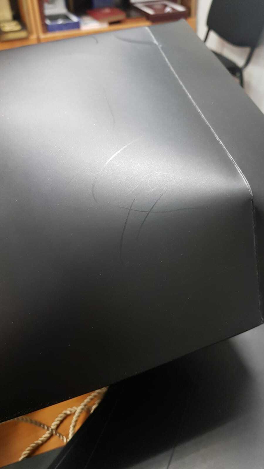 Фотография покупателя товара Пакет подарочный ламинированный, с лентой «Белый», горизонтальный, 26×25×11 см - Фото 3