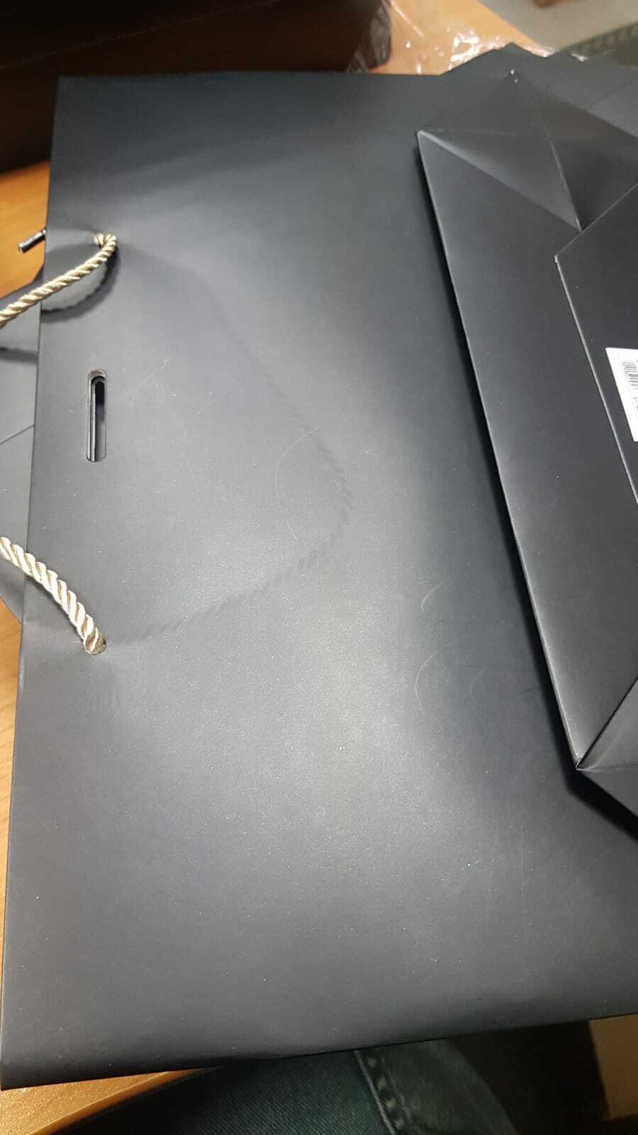 Фотография покупателя товара Пакет подарочный ламинированный, с лентой «Белый», горизонтальный, 26×25×11 см - Фото 4