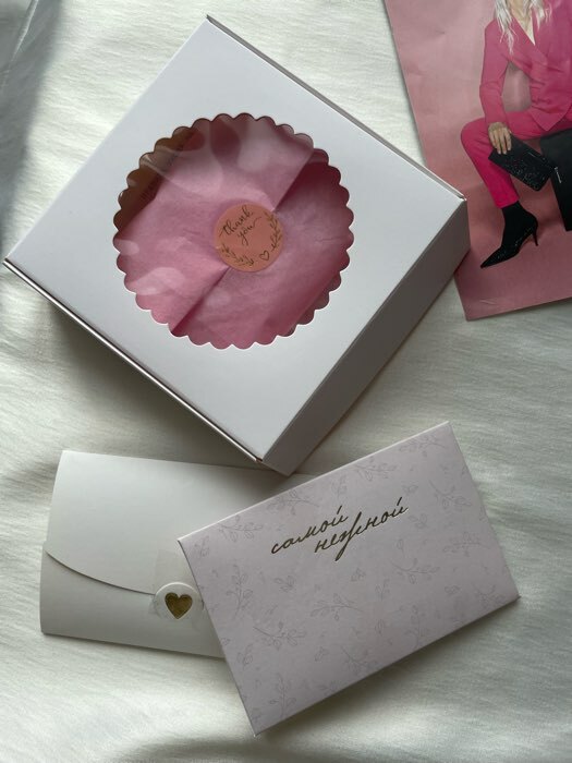 Фотография покупателя товара Конверт для подарочного сертификата, с тиснением, чёрный, 10.5×7 см - Фото 3