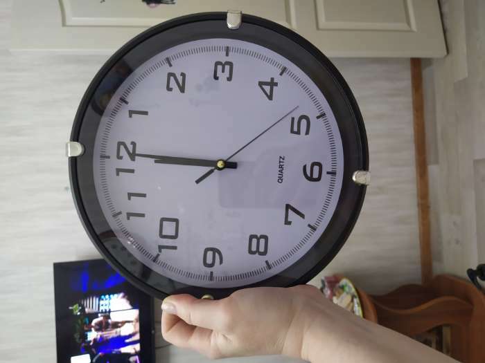 Фотография покупателя товара Часы настенные "Модерн", плавный ход, d-24.5 см - Фото 2