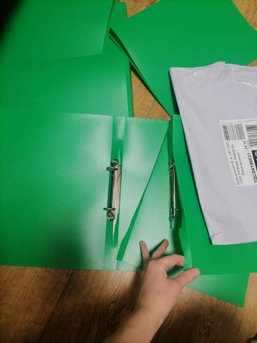 Фотография покупателя товара Папка на 2 кольцах A4, Standard 16 мм, 450 мкм, зелёная, МИКС