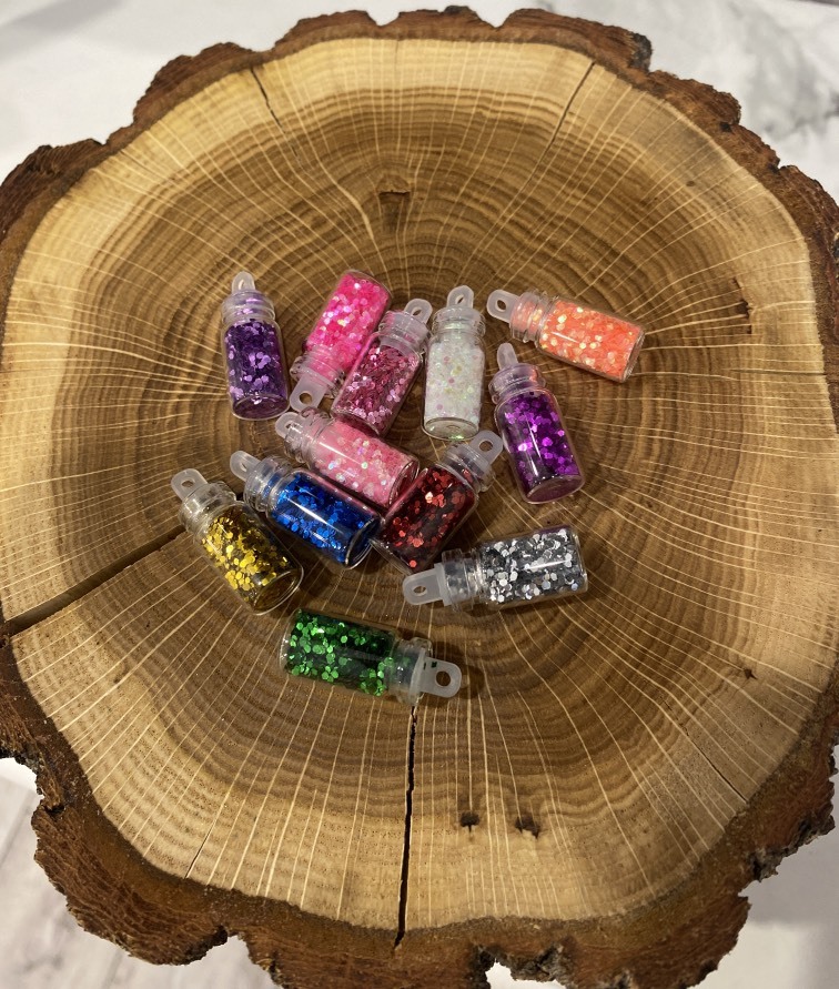 Фотография покупателя товара Блёстки для декора «Сияние», набор 12 бутылочек, крупные, разноцветные - Фото 10