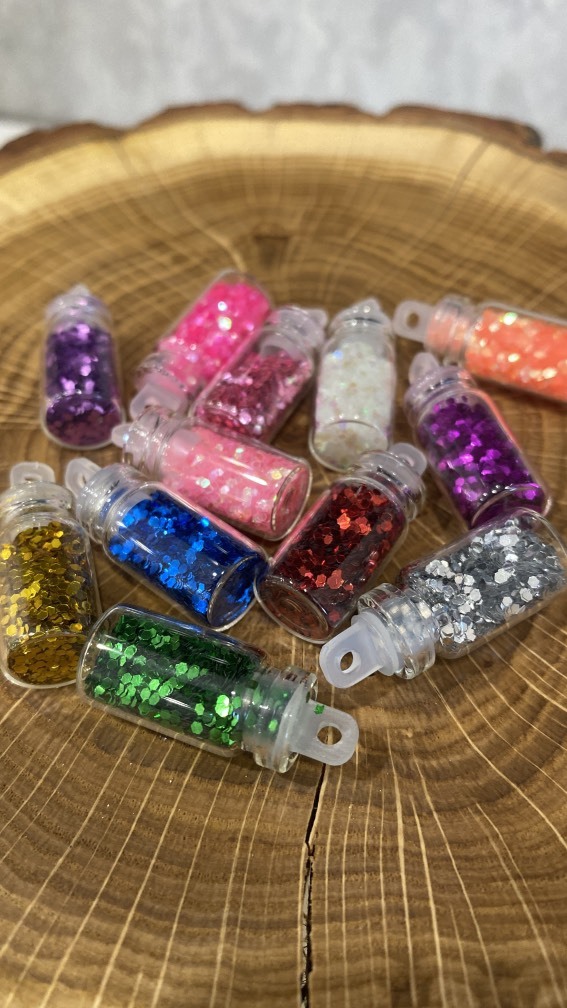Фотография покупателя товара Блёстки для декора «Сияние», набор 12 бутылочек, крупные, разноцветные - Фото 9