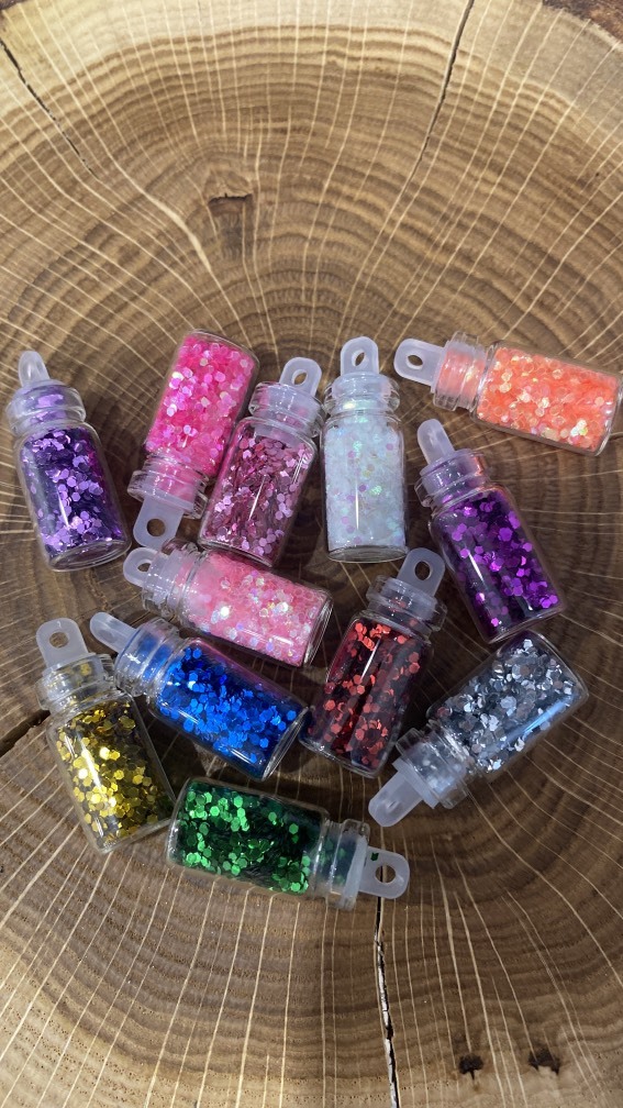 Фотография покупателя товара Блёстки для декора «Сияние», набор 12 бутылочек, крупные, разноцветные - Фото 6
