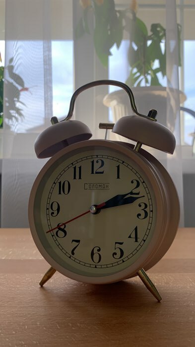 Фотография покупателя товара УЦЕНКА Будильник «Пеннант», дискретный ход, d=9 см, 17×11 см, розовый - Фото 1