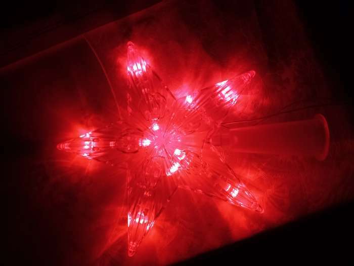 Фотография покупателя товара Светодиодная верхушка на ёлку «Звезда красная» 15 см, 10 LED, провод 2 метра, 220 В, свечение красное - Фото 7
