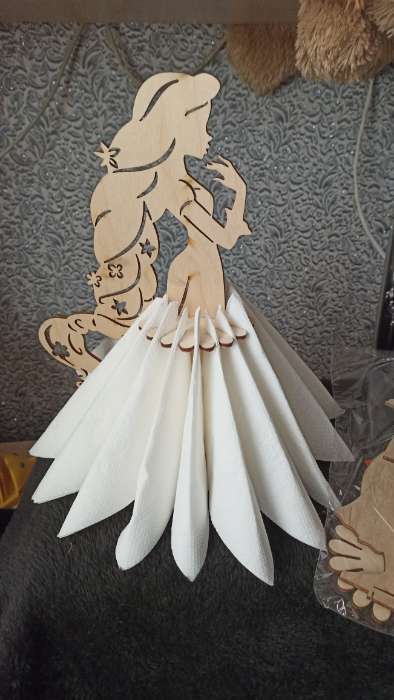 Фотография покупателя товара Салфетница деревянная «Девушка с зонтиком», 25×13×13 см - Фото 3