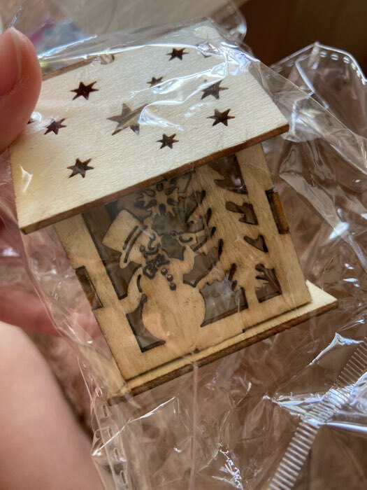 Фотография покупателя товара Ёлочная игрушка «Домик с Дедом Морозом и ёлкой», 7.5×6.5×6 см, от батареек, свечение тёплое белое - Фото 9