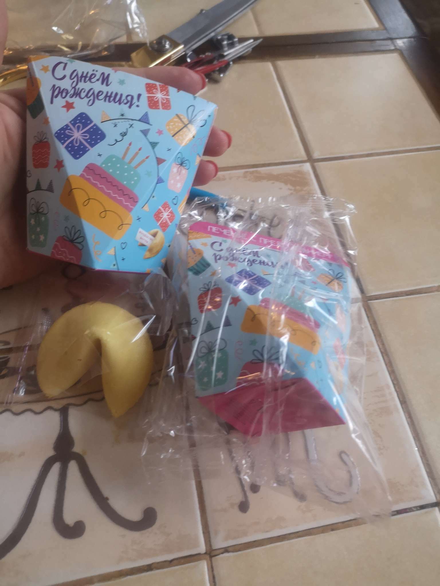 Фотография покупателя товара Печенье с предсказанием «Открой» цветное, 1 шт. × 6 г - Фото 10