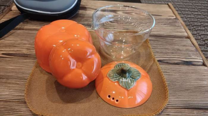Фотография покупателя товара Набор для чайной церемонии керамический «Тыква», 5 предметов: гайвань 200 мл, малая чаша 60 мл, большая чаша 210 мл, тряпка, сумка, посуда для Хэллоуина, цвет оранжевый