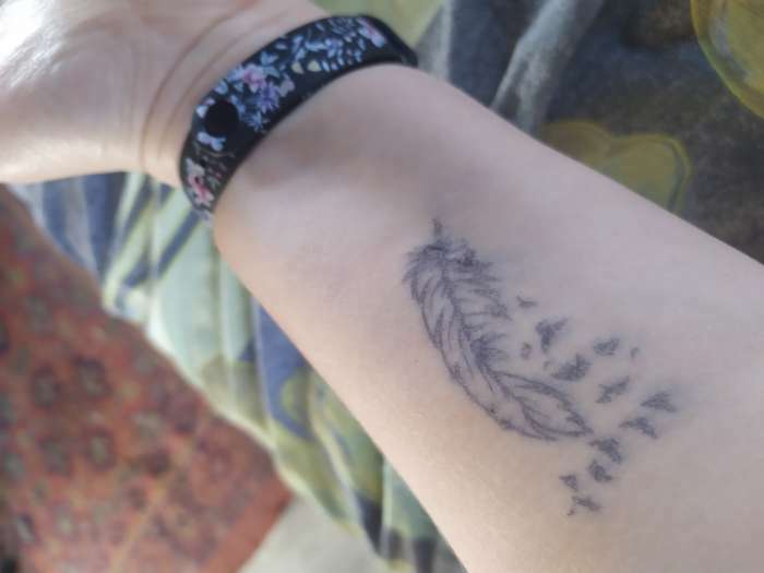 Фотография покупателя товара Татуировка на тело чёрная водостойкая "Пёрышко на ветру" МИКС 10,5х6 см - Фото 1