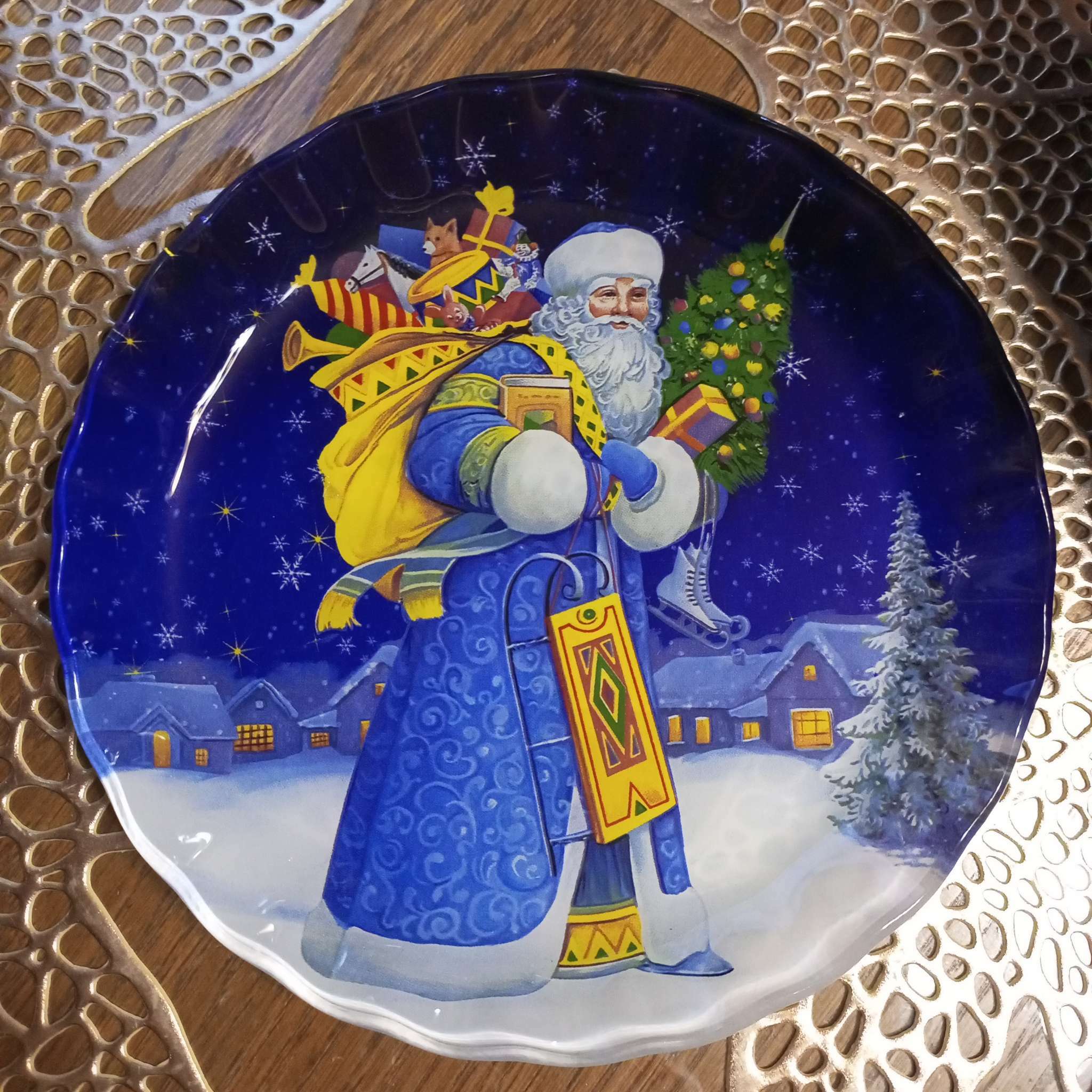 Фотография покупателя товара Блюдо новогоднее сервировочное Доляна «Дед Мороз», d=19 см, стекло, синее - Фото 5