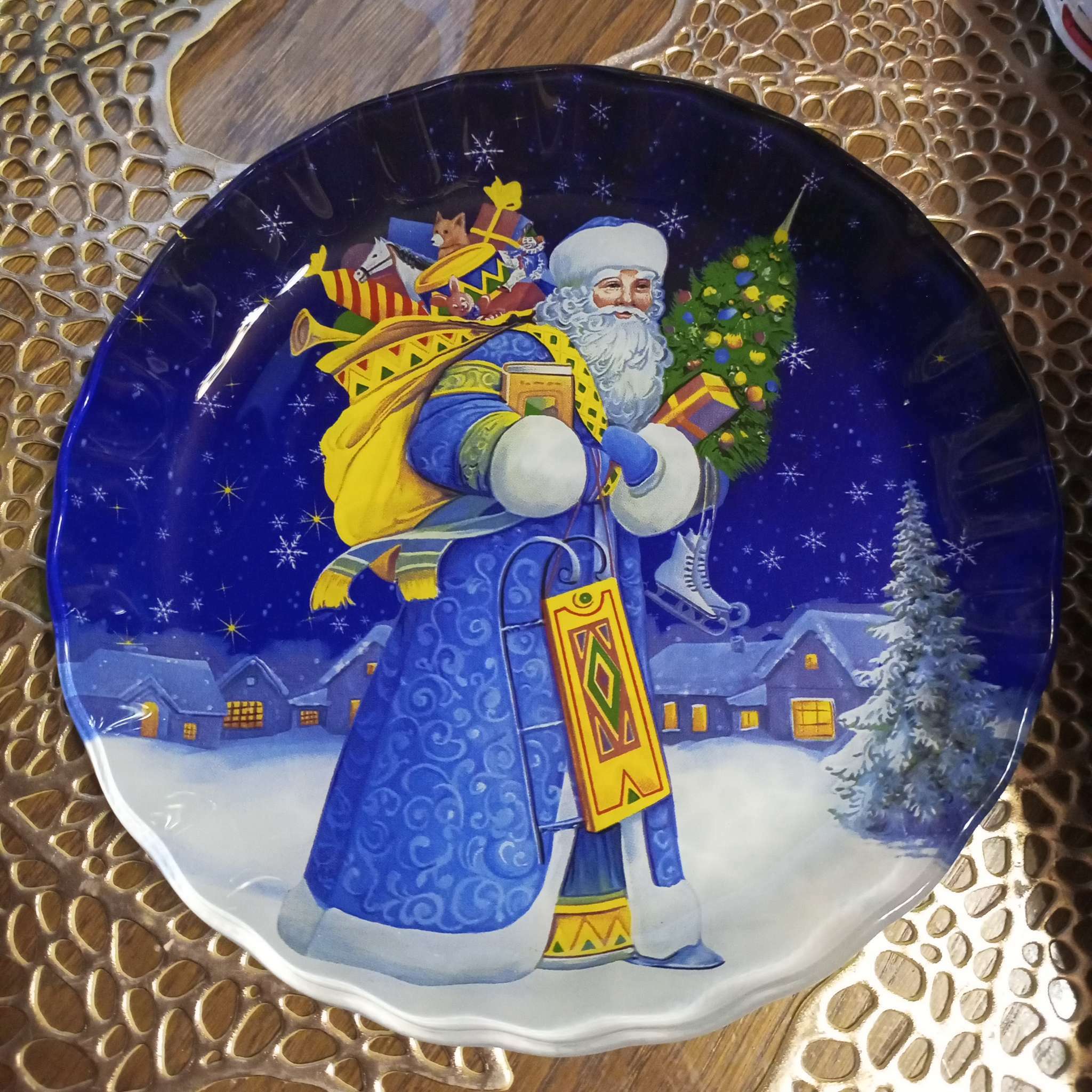 Фотография покупателя товара Блюдо новогоднее сервировочное Доляна «Дед Мороз», d=19 см, стекло, синее - Фото 4