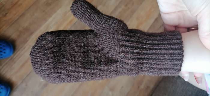 Фотография покупателя товара Варежки двойные детские, цвет тёмно-коричневый, размер 14 (6-9 лет) - Фото 1