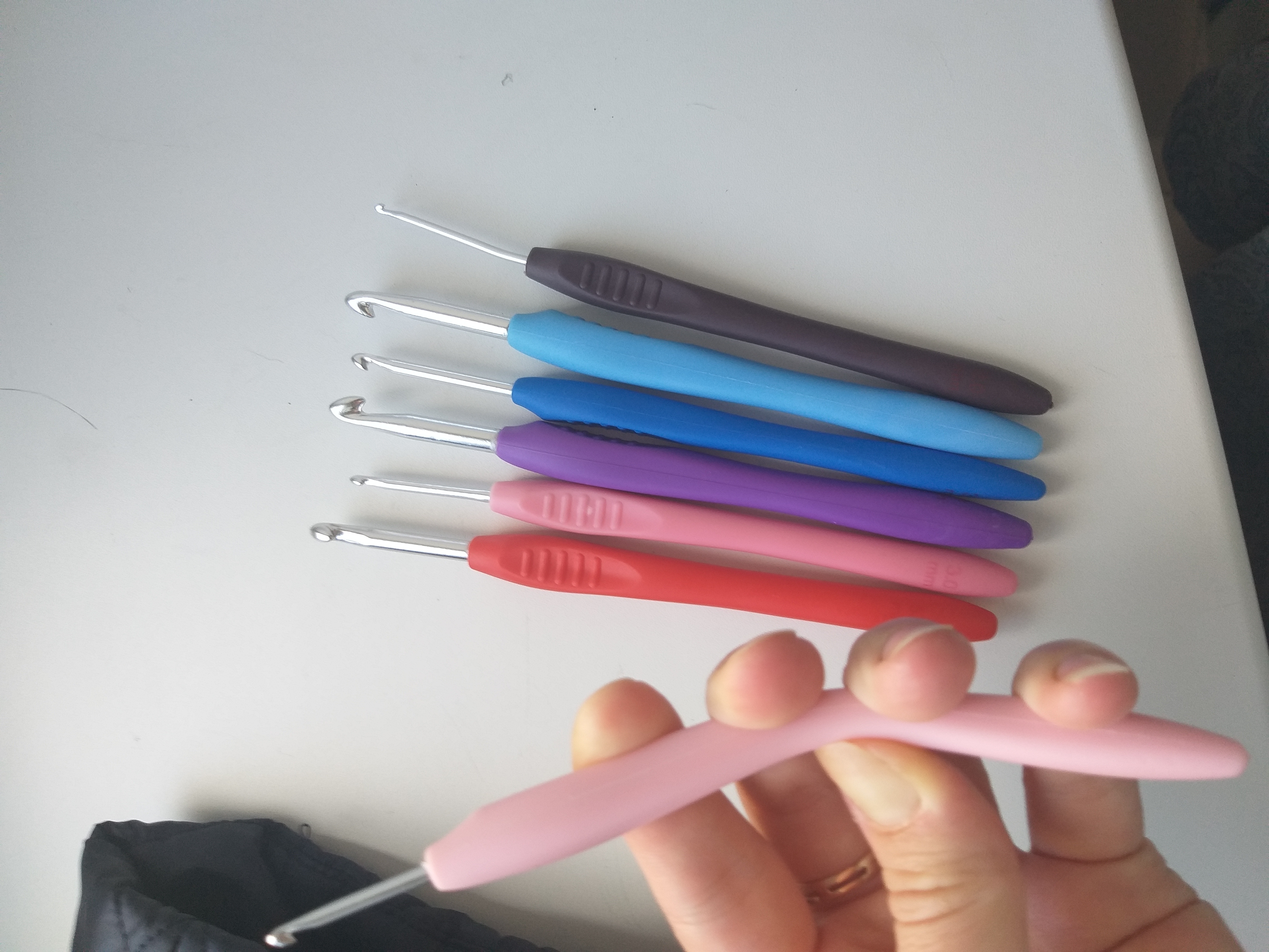 Фотография покупателя товара Набор крючков для вязания, d = 2-6 мм, 16 см, 9 шт, цвет разноцветный - Фото 1