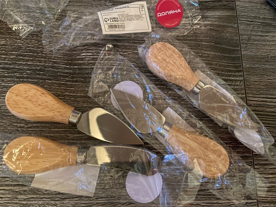 Фотография покупателя товара Нож для сыра Доляна «Ломоть», ручка из гевеи, 12,1×3 см - Фото 3