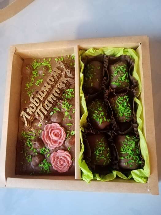 Фотография покупателя товара Коробка складная под 8 конфет + шоколад, крафт, 17,7 х 17,8 х 3,8 см - Фото 6