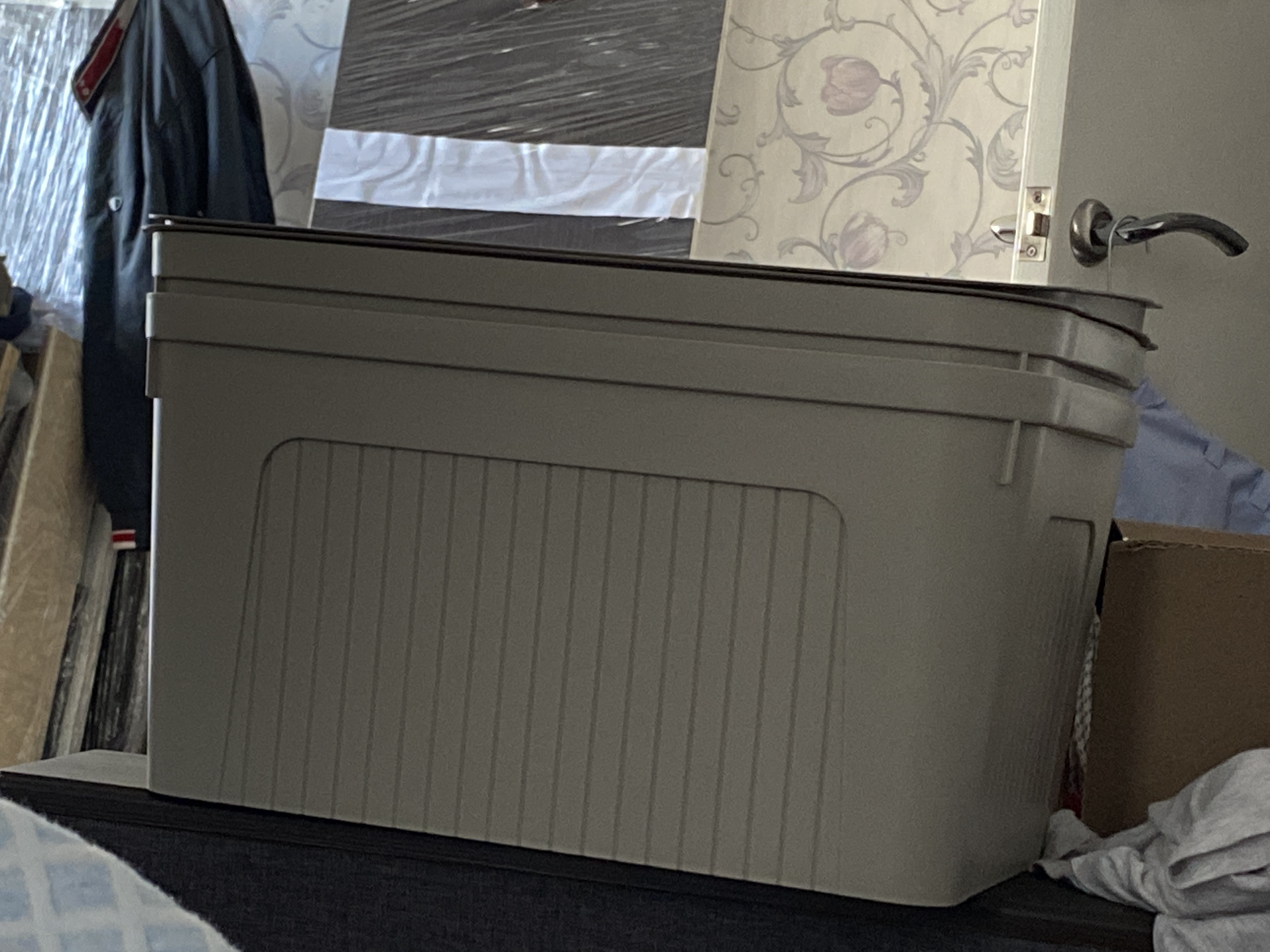 Фотография покупателя товара Короб для хранения с крышкой «Юнит», 27 л, 46,5×31×4 см, цвет серый - Фото 1