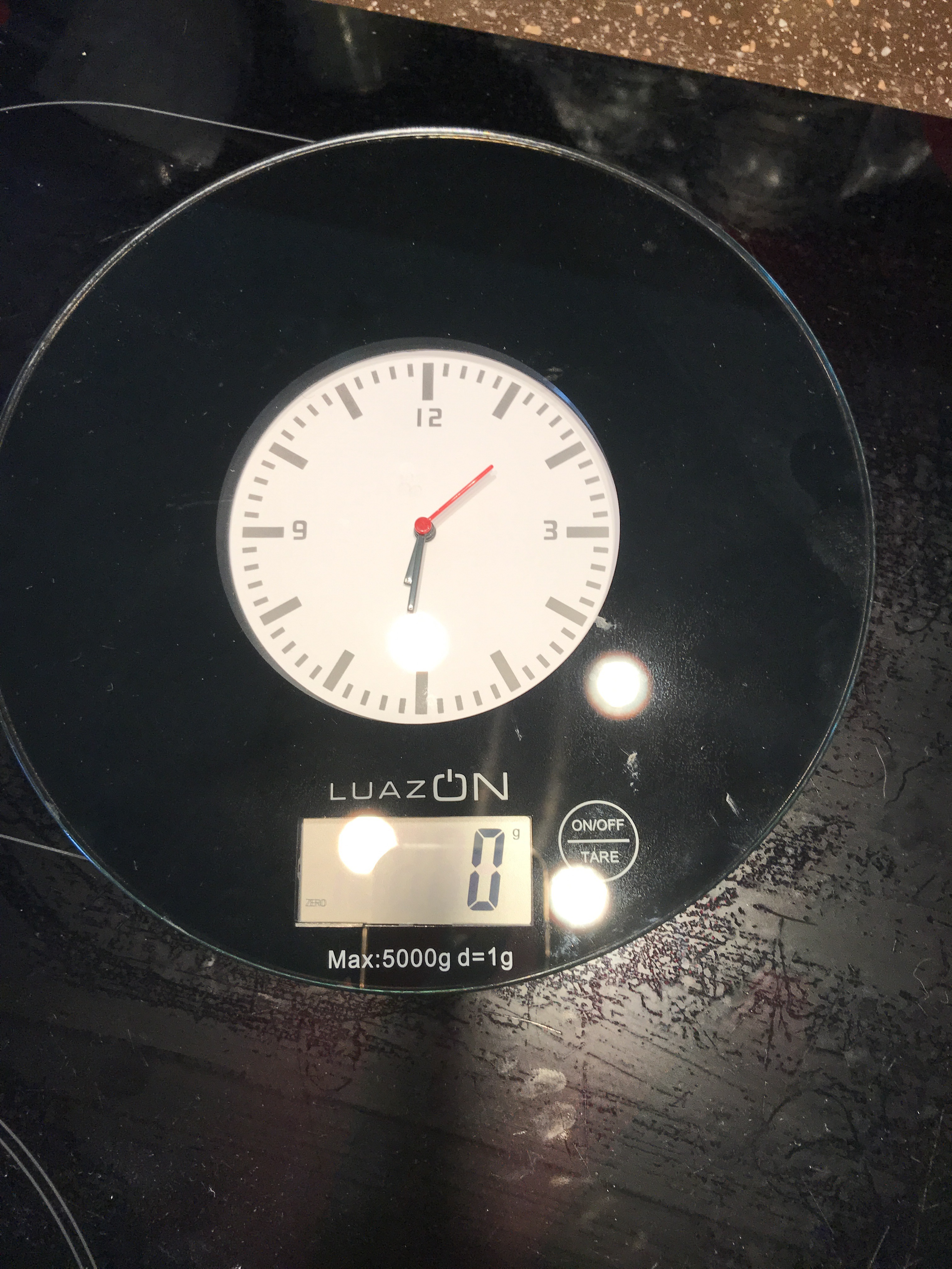 Фотография покупателя товара Весы кухонные Luazon LVK-703, электронные, до 5 кг, встроенные часы, чёрные - Фото 10