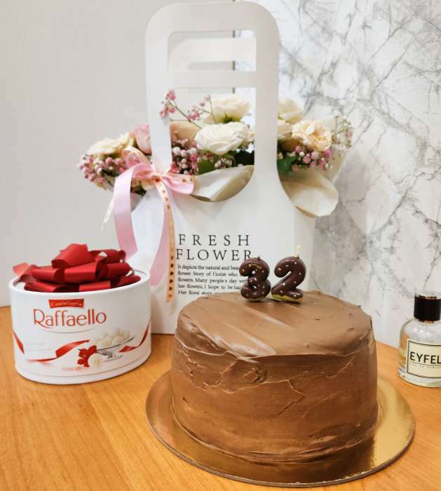 Фотография покупателя товара Свеча в торт "Клубничная глазурь", цифра "9", розовая, 3,8 см - Фото 2