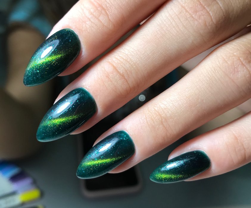 Фотография покупателя товара Гель-лак для ногтей 3D, с блёстками, трёхфазный LED/UV, под магнит, 10мл, цвет 27-054 зелёно-золотой