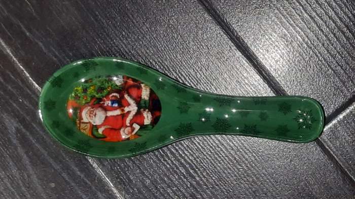 Фотография покупателя товара Подставка стеклянная под ложку Доляна «Счастливый Санта», 21×7,5 см, цвет зелёный - Фото 2