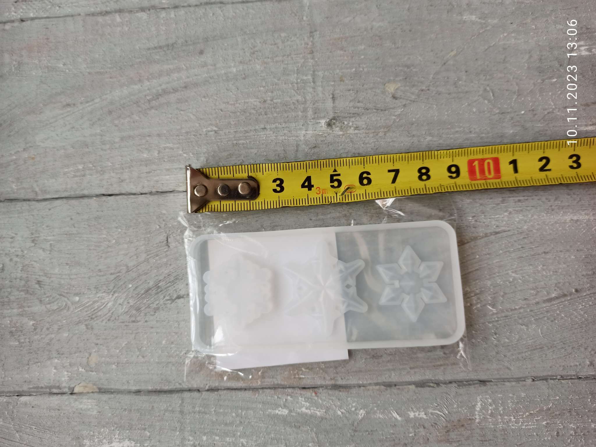 Фотография покупателя товара Форма силиконовая универсальная «Снежинка» 3 в 1, размер: от 2,4 до 3 см