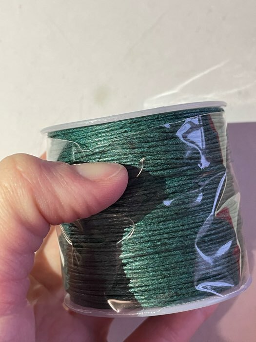 Фотография покупателя товара Шнур вощеный из полиэстера d=1 мм, L=70 м, цвет серый - Фото 2