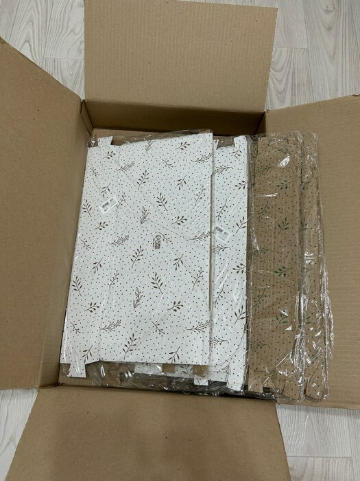 Фотография покупателя товара Коробка подарочная сборная, упаковка, «Веточки», бурый, 27 х 21 х 9 см