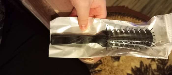 Фотография покупателя товара Расчёска массажная, вентилируемая, 3 × 19 см, цвет чёрный