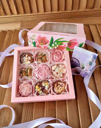 Фотография покупателя товара Коробка для конфет, кондитерская упаковка, 9 ячеек, «Любовь», 14.7×14.7×3.5 см - Фото 64