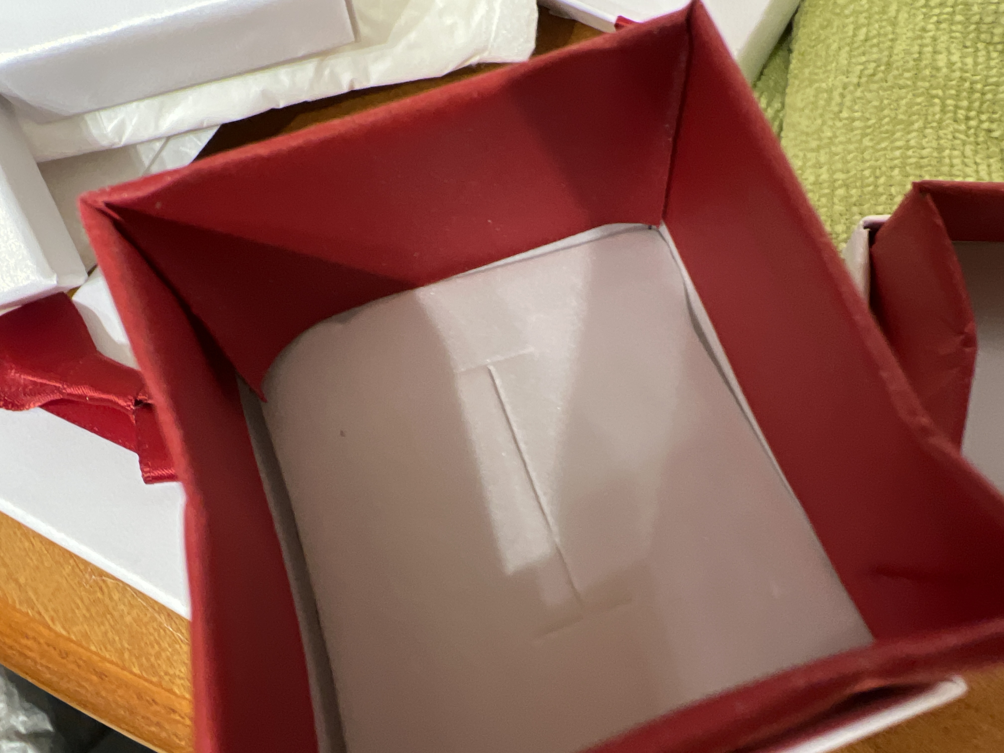 Фотография покупателя товара Коробочка подарочная под серьги/кольцо «Рафаэлло», 5×5, цвет бело-красный - Фото 4