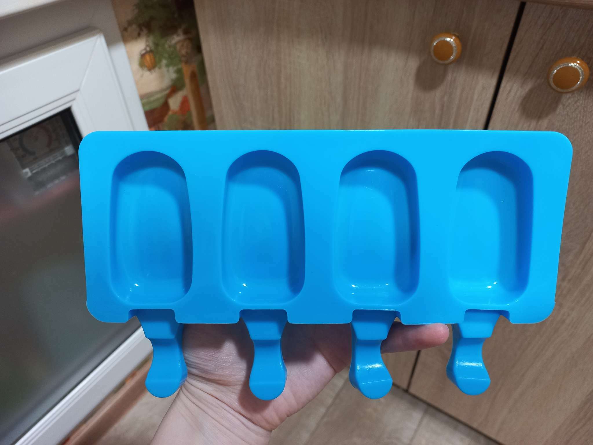 Фотография покупателя товара Форма для мороженого Доляна «Эскимо малое», силикон, 21,5×12,5×2 см, 4 ячейки (6,9×3,8 см), цвет МИКС - Фото 3