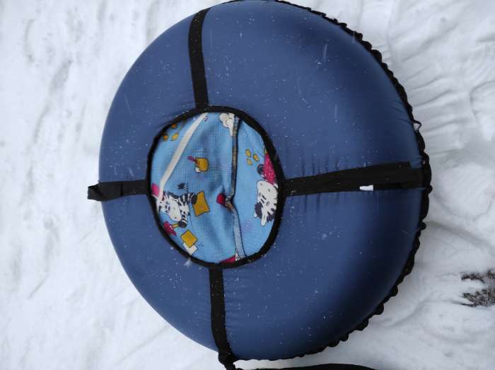 Фотография покупателя товара Тюбинг-ватрушка «Эконом», диаметр чехла 80 см, тент/оксфорд, цвета МИКС
