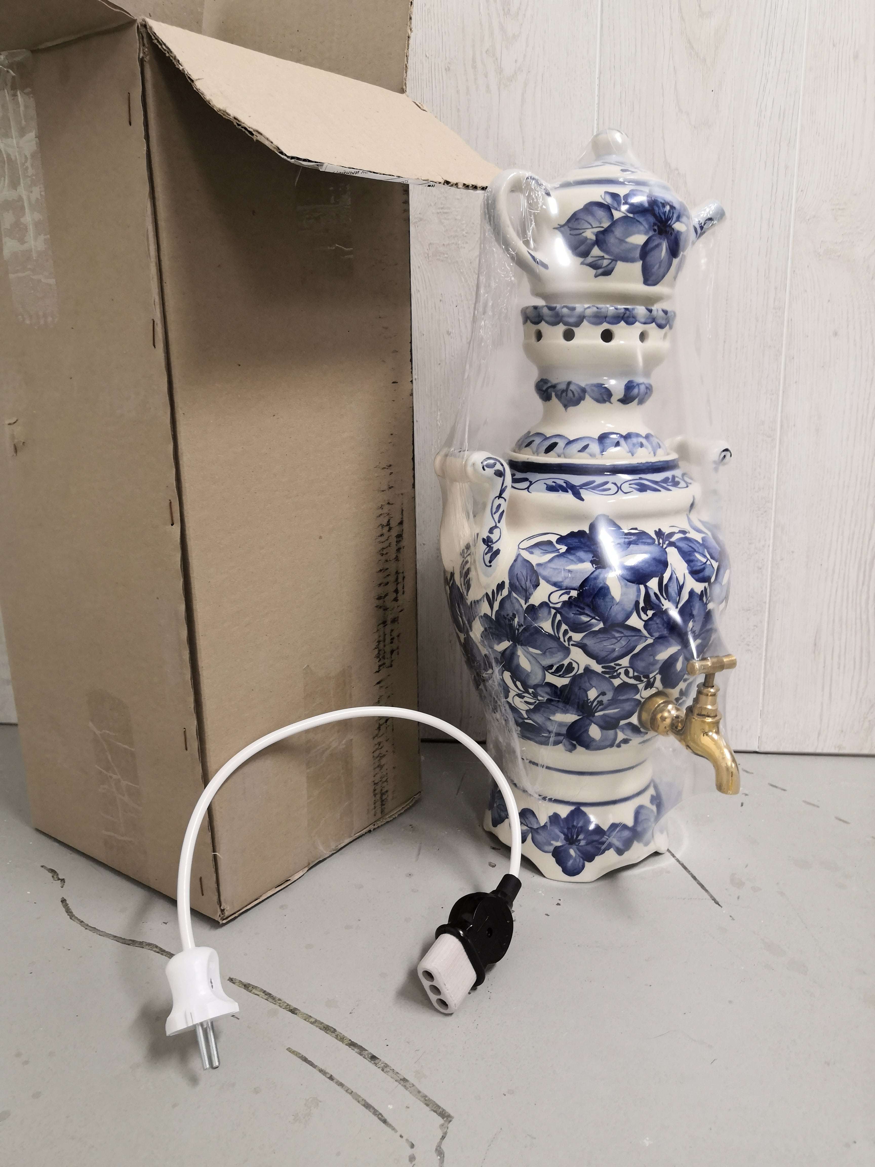 Фотография покупателя товара Самовар электрический с заварником "Гжель", в наборе: самовар 4 л и чайник 0,5 л