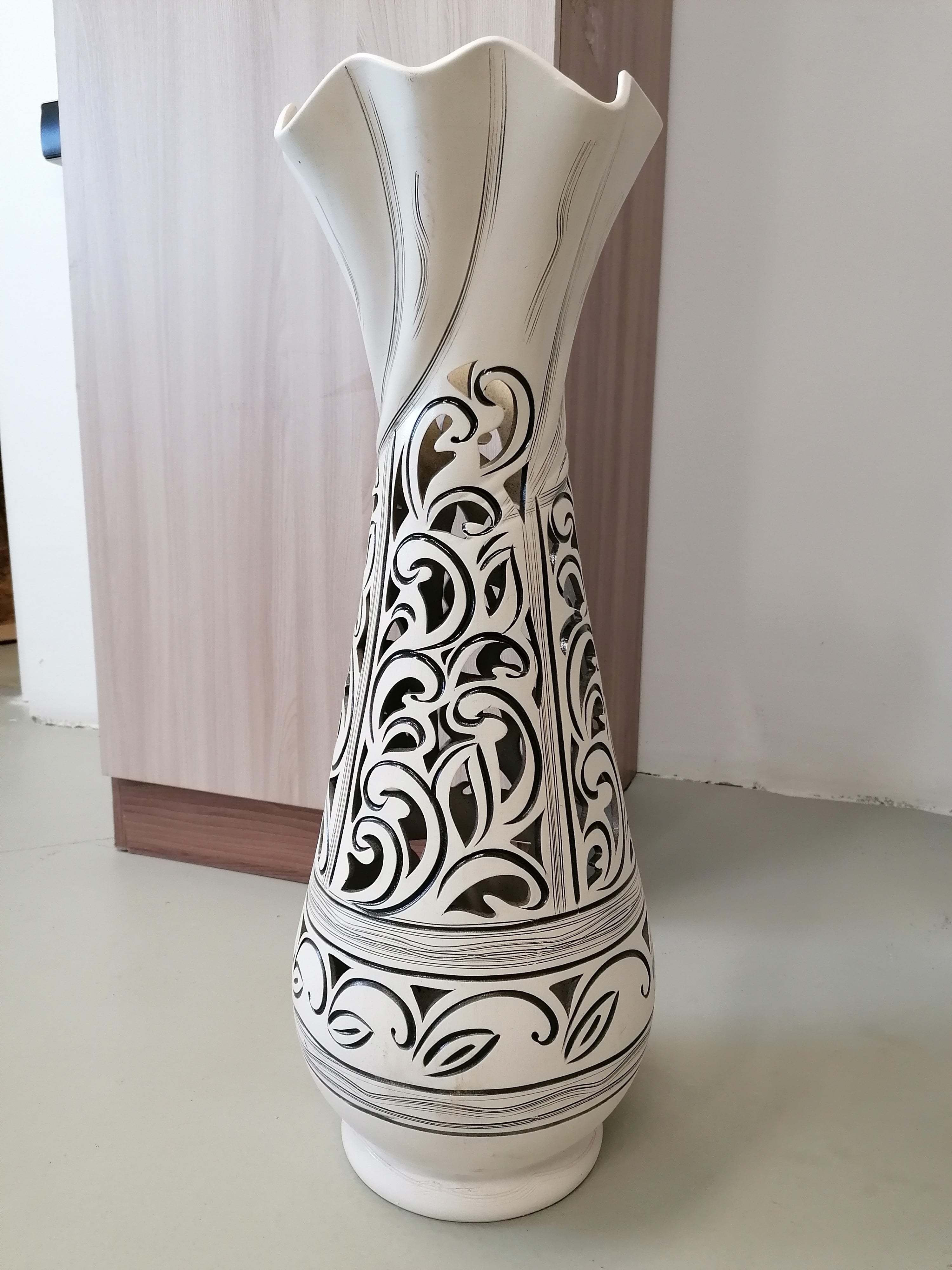 Фотография покупателя товара Ваза керамическая "Вьюн", напольная, сквозная резка, 65 см